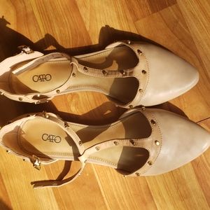 Cato beige size 8 flats